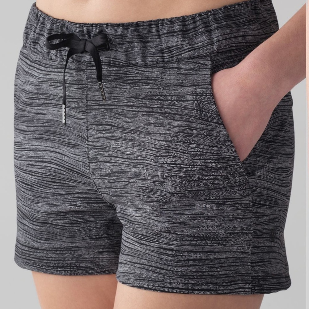 Lululemon On The Fly Short 3”